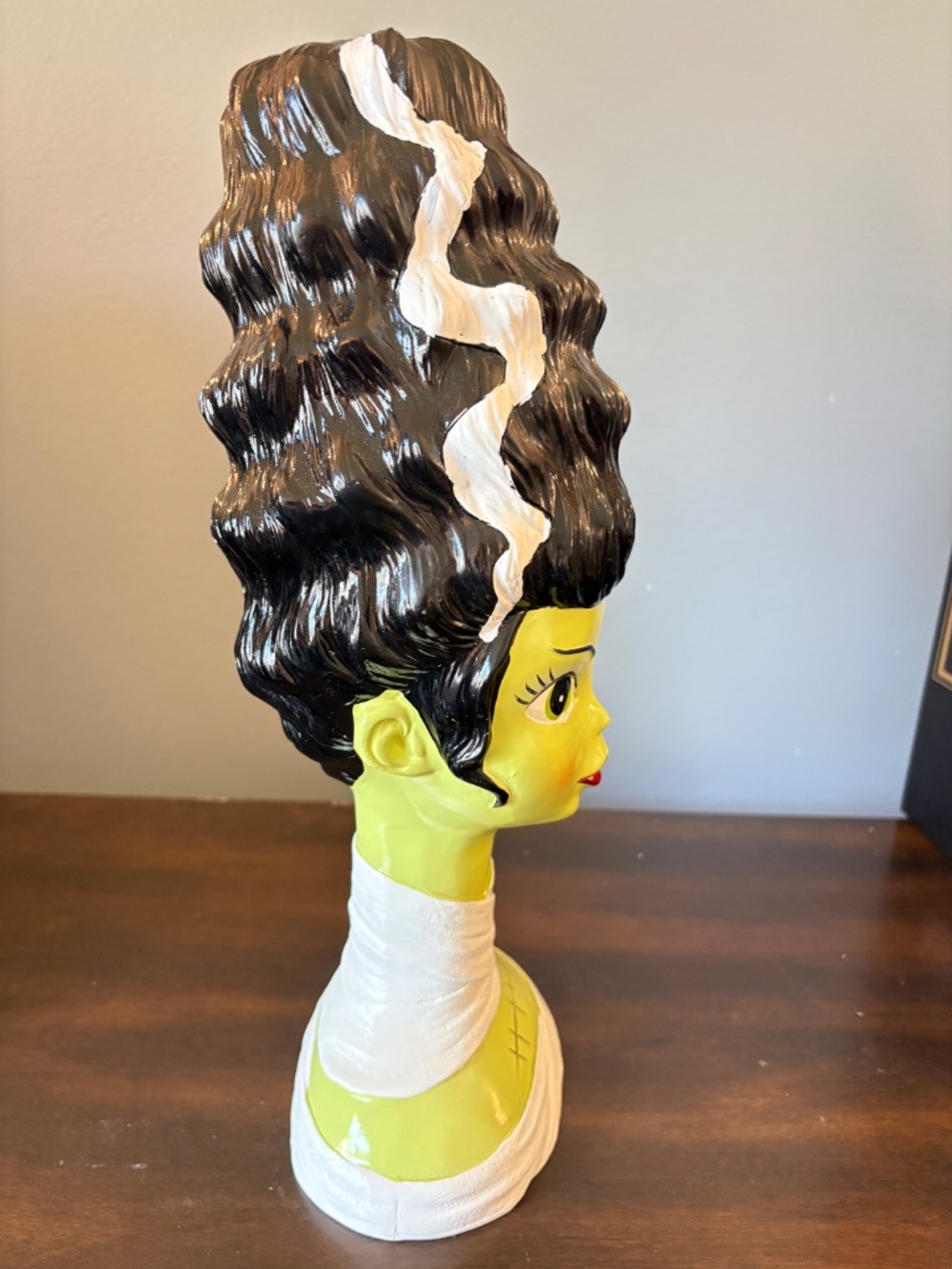 New! Halloween Retro Glamour Girl Bride of Frankenstein Bust! 🖤 - Picture 7 of 7